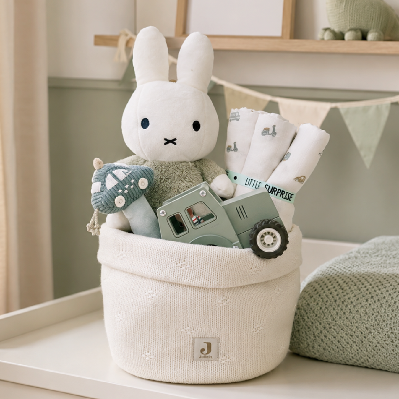 Kraamcadeau Vroom met Nijntje knuffel