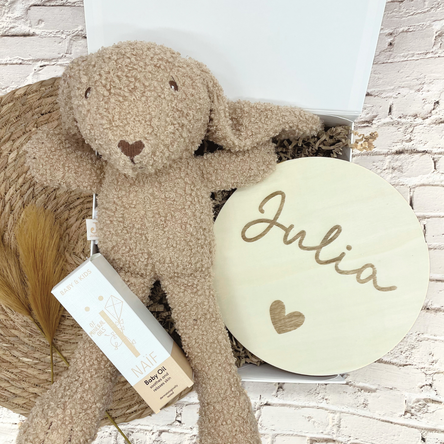 Kraamcadeau uni Riverside Bunny met gepersonaliseerd naambordje