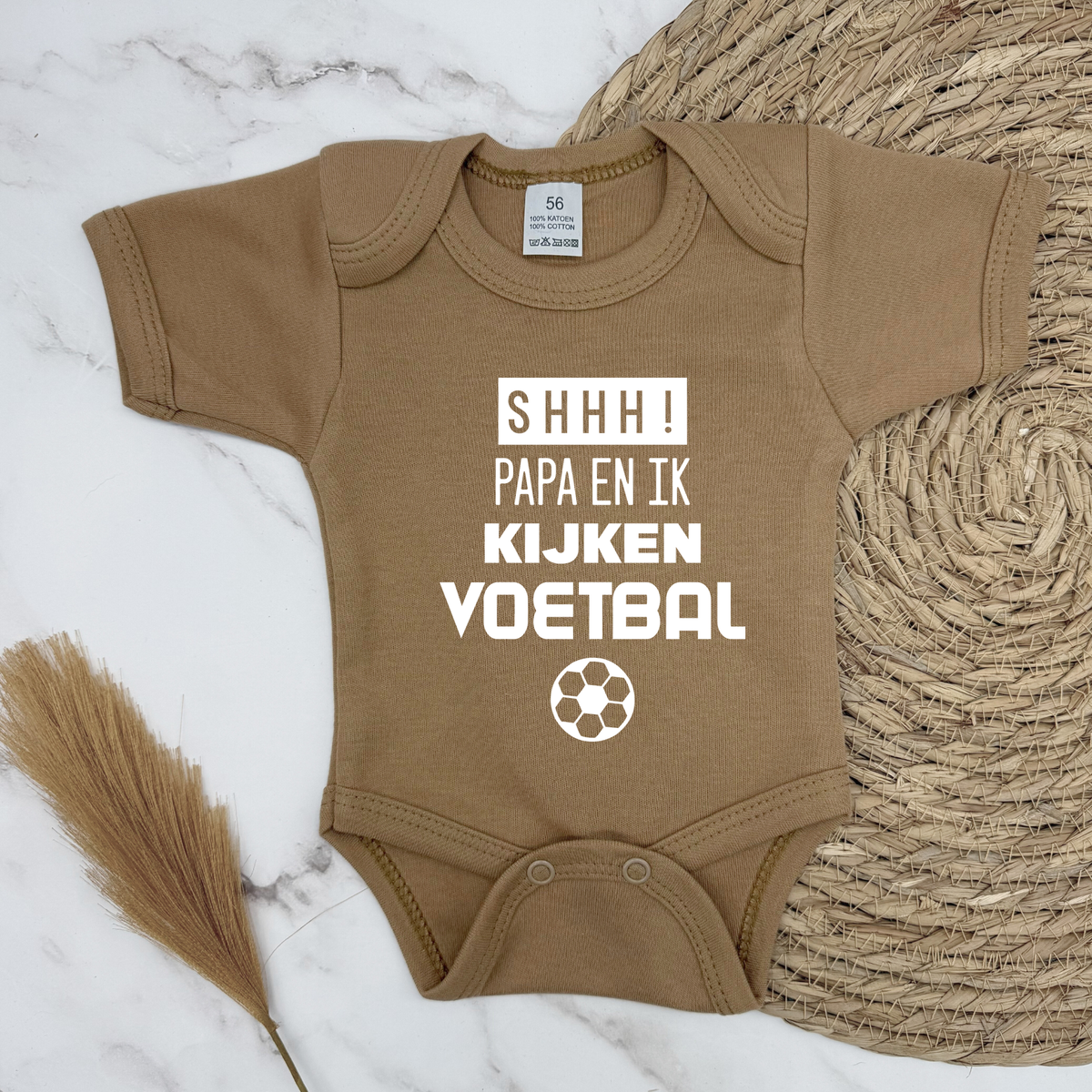 Shh! Papa en ik kijken voetbal