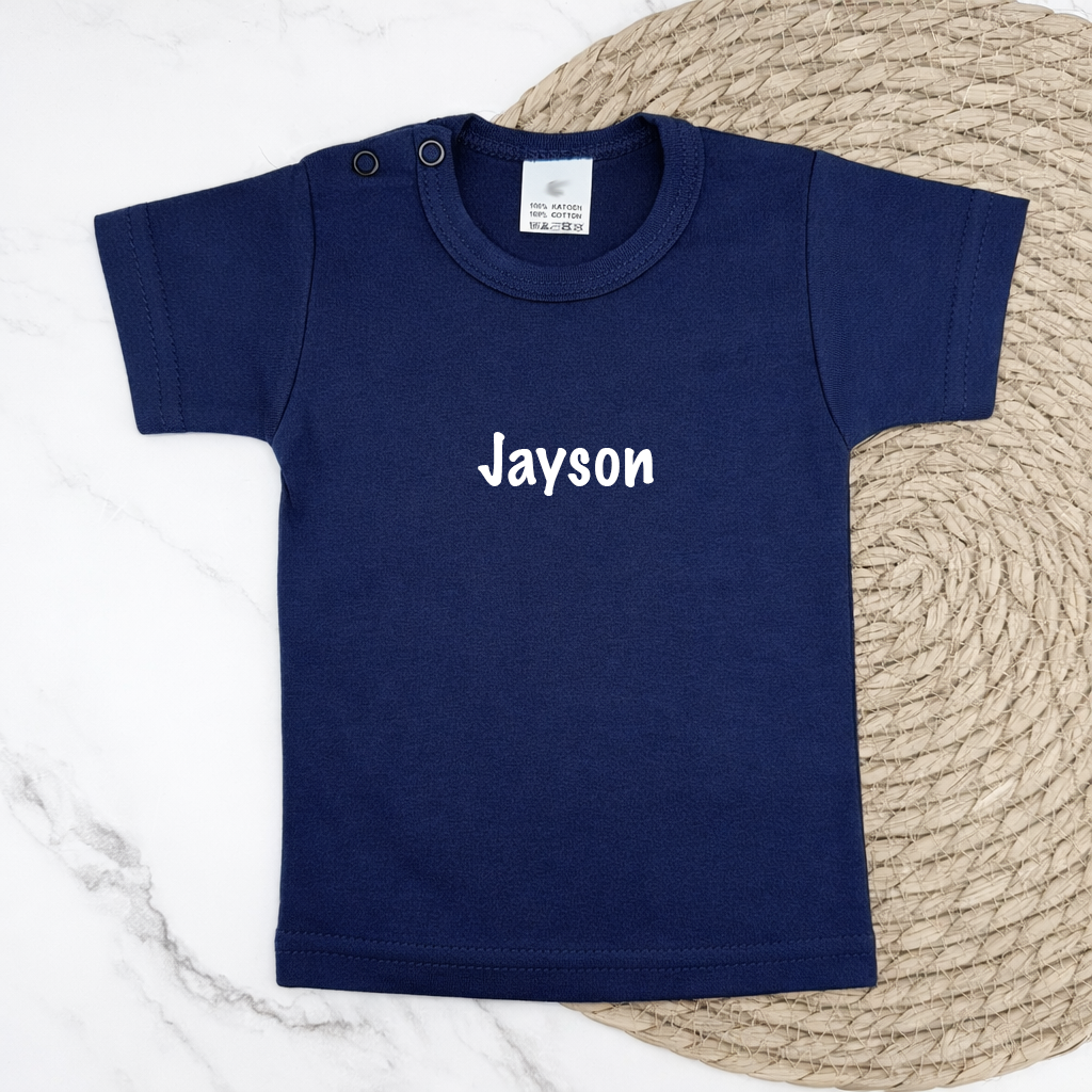 Donkerblauw baby t-shirt gepersonaliseerd met naam