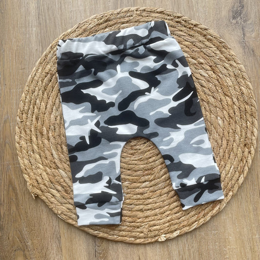Babybroekje camo grijs