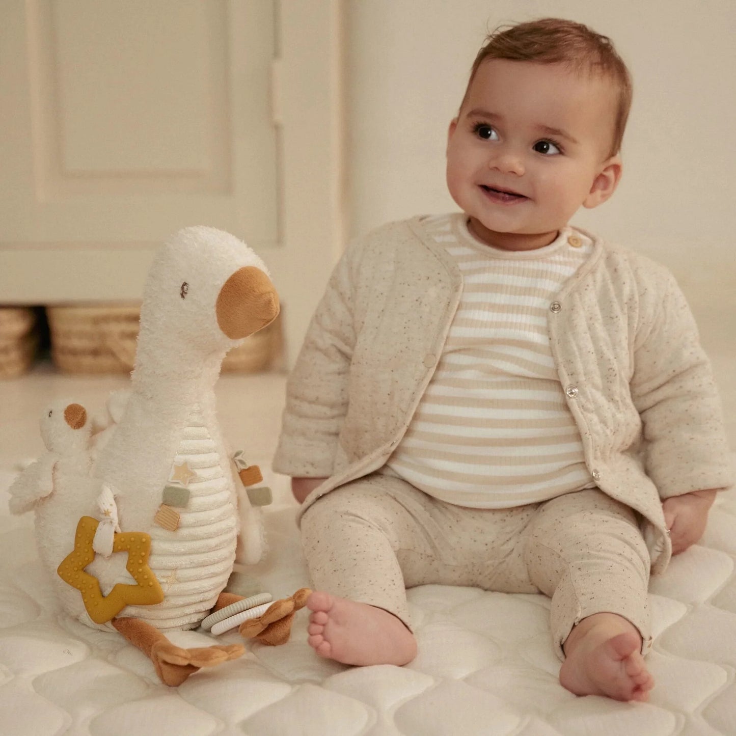 Little Dutch Newborn activiteitenknuffel Little Goose