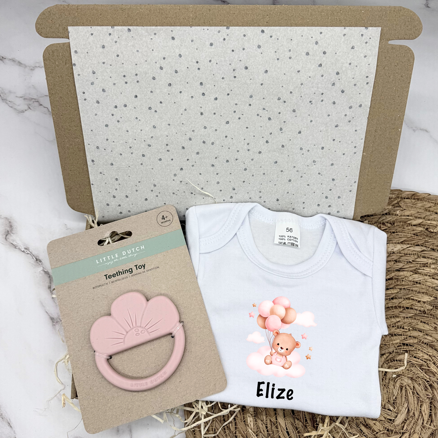 Brievenbuscadeau meisje met gepersonaliseerd rompertje en bijtring