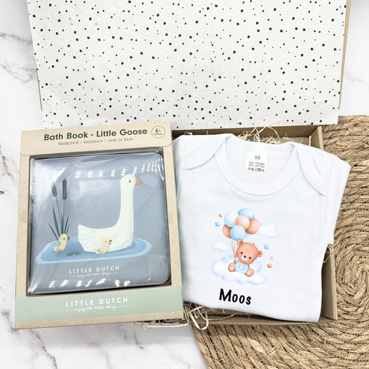 Brievenbuscadeau jongen met gepersonaliseerd rompertje en badboekje