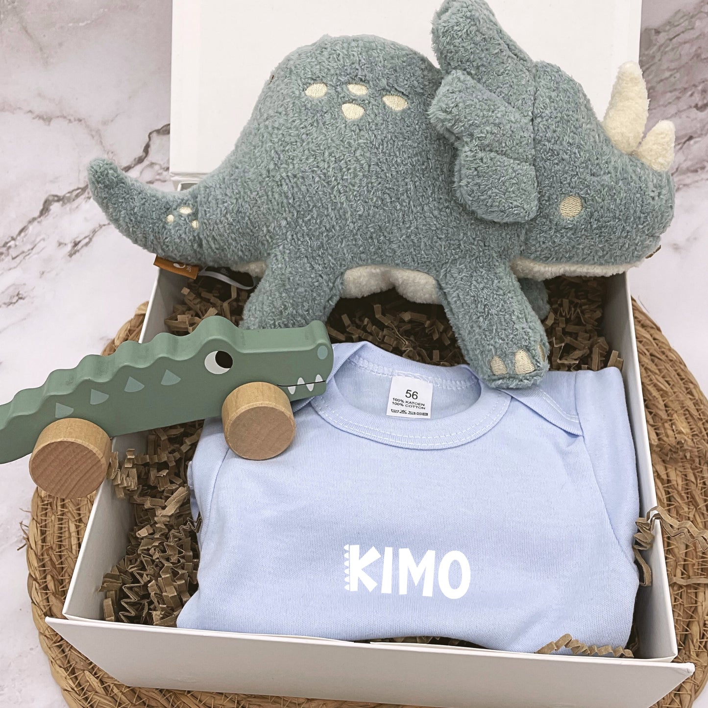 Kraamcadeau jongen Dino met gepersonaliseerd rompertje