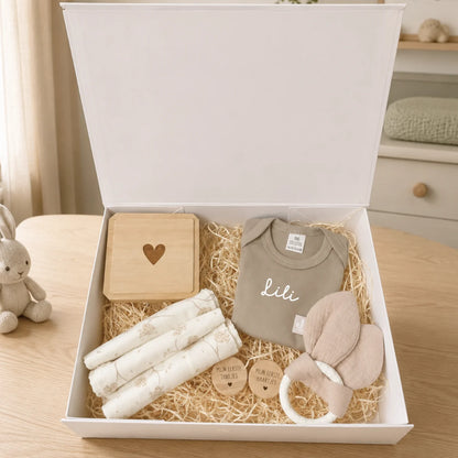 Kraamcadeau Soft Beige met gepersonaliseerd rompertje
