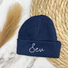 Donkerblauw babymutsje met naam