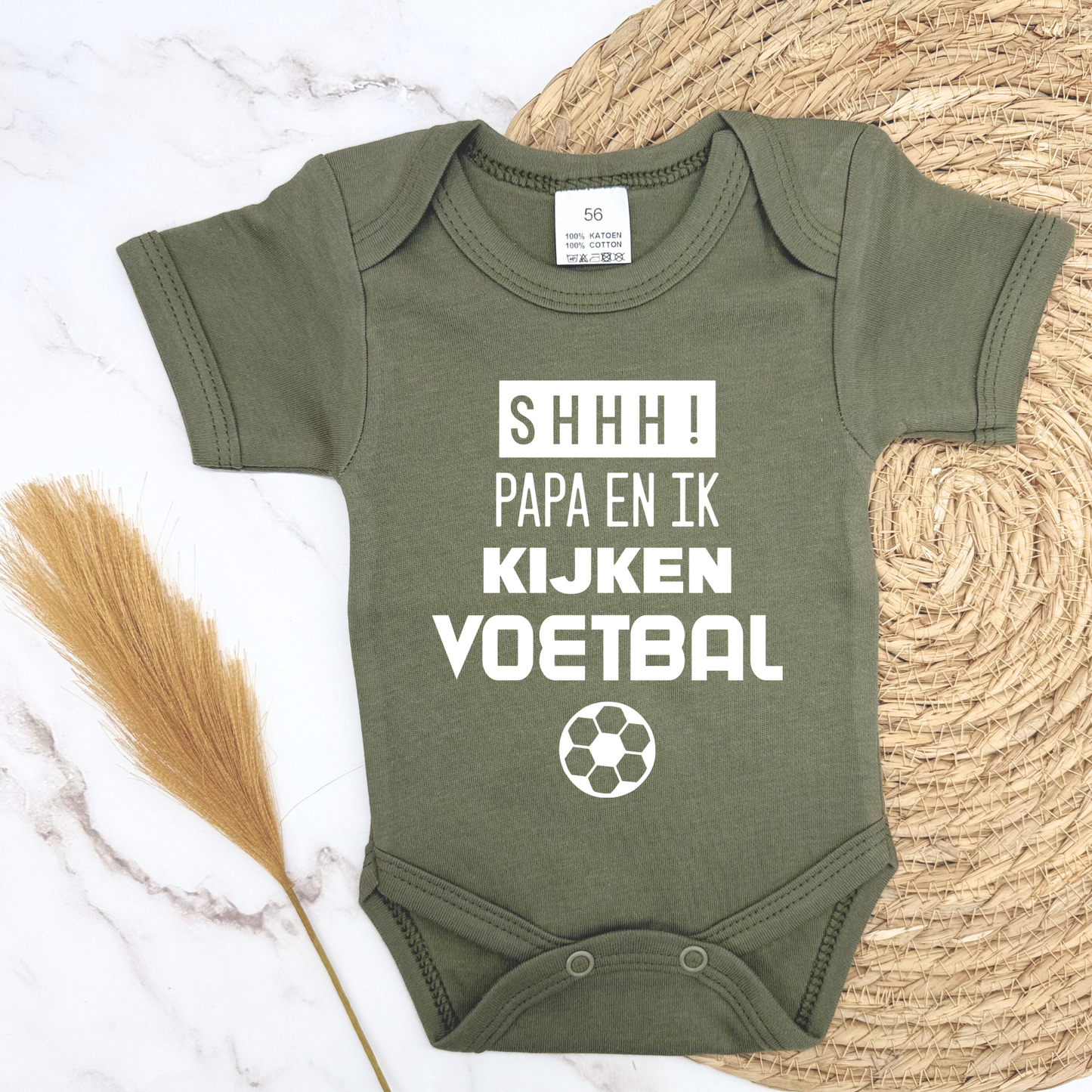 Shh! Papa en ik kijken voetbal