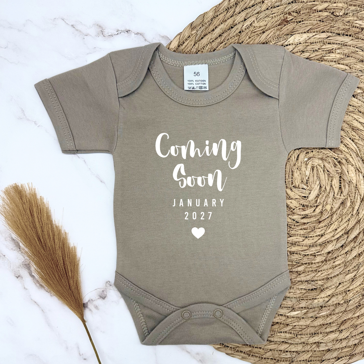 Aankondiging "COMING SOON" rompertje met datum