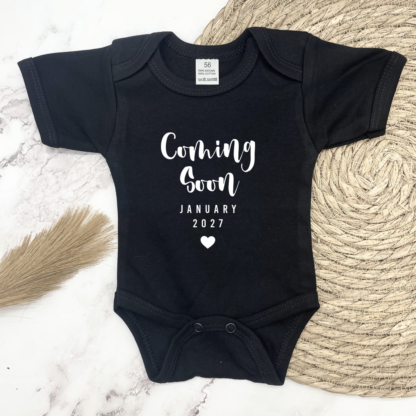 Aankondiging "COMING SOON" rompertje met datum