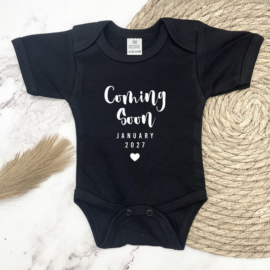 Aankondiging "COMING SOON" rompertje met datum