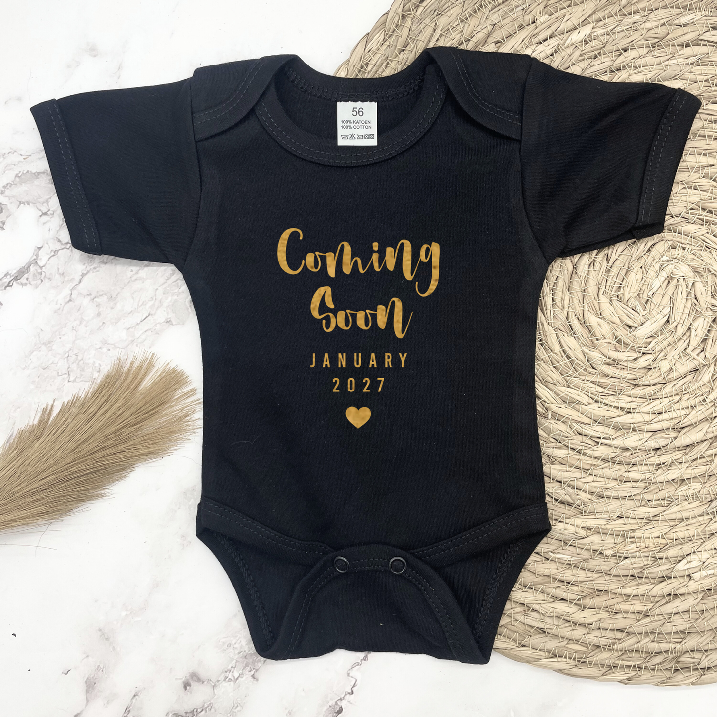 Aankondiging "COMING SOON" rompertje met datum