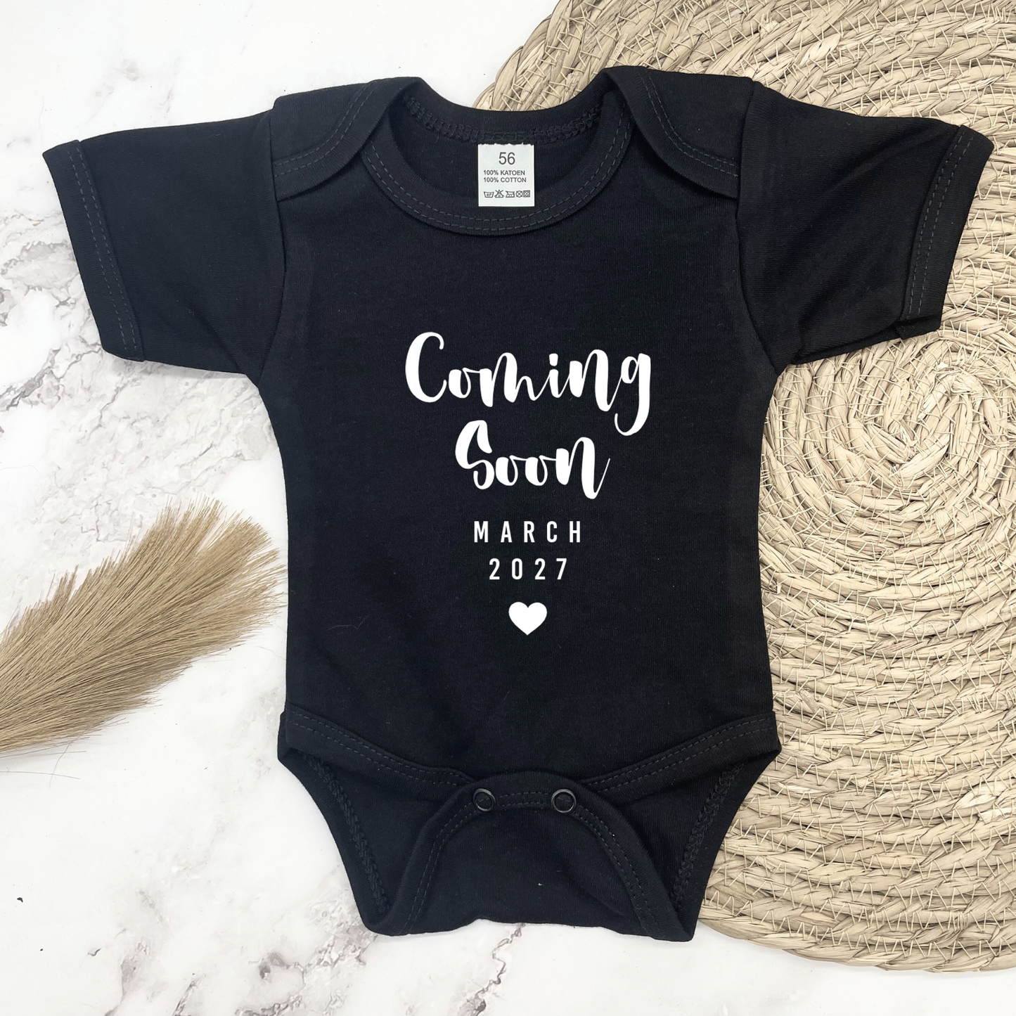Aankondiging "COMING SOON" rompertje met datum