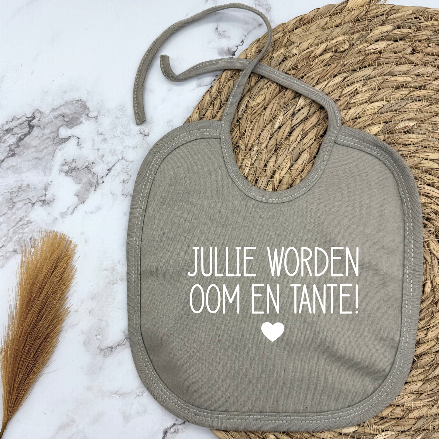Jullie worden oom en tante! slabbetje met touwtjes