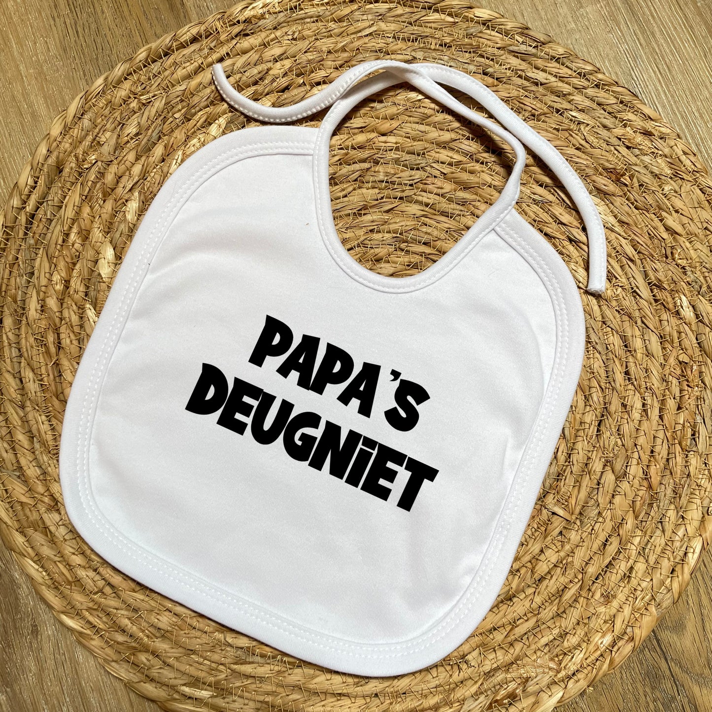 Papa's Deugniet slabbetje met touwtjes