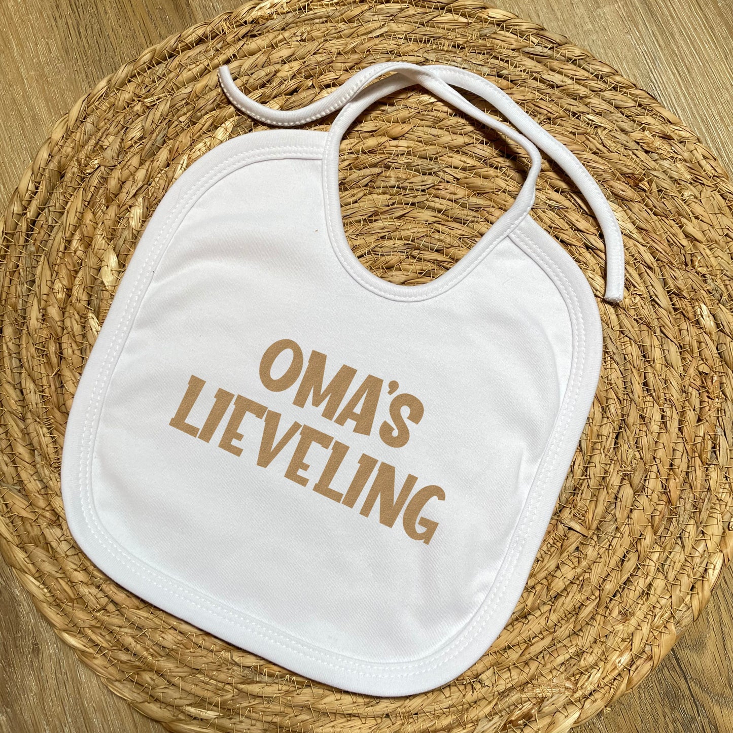 Oma's lieveling slabbetje met touwtjes