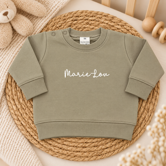 Zandkleurige baby trui gepersonaliseerd met naam