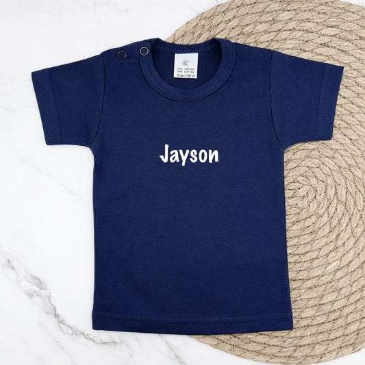 Donkerblauw baby t-shirt gepersonaliseerd met naam