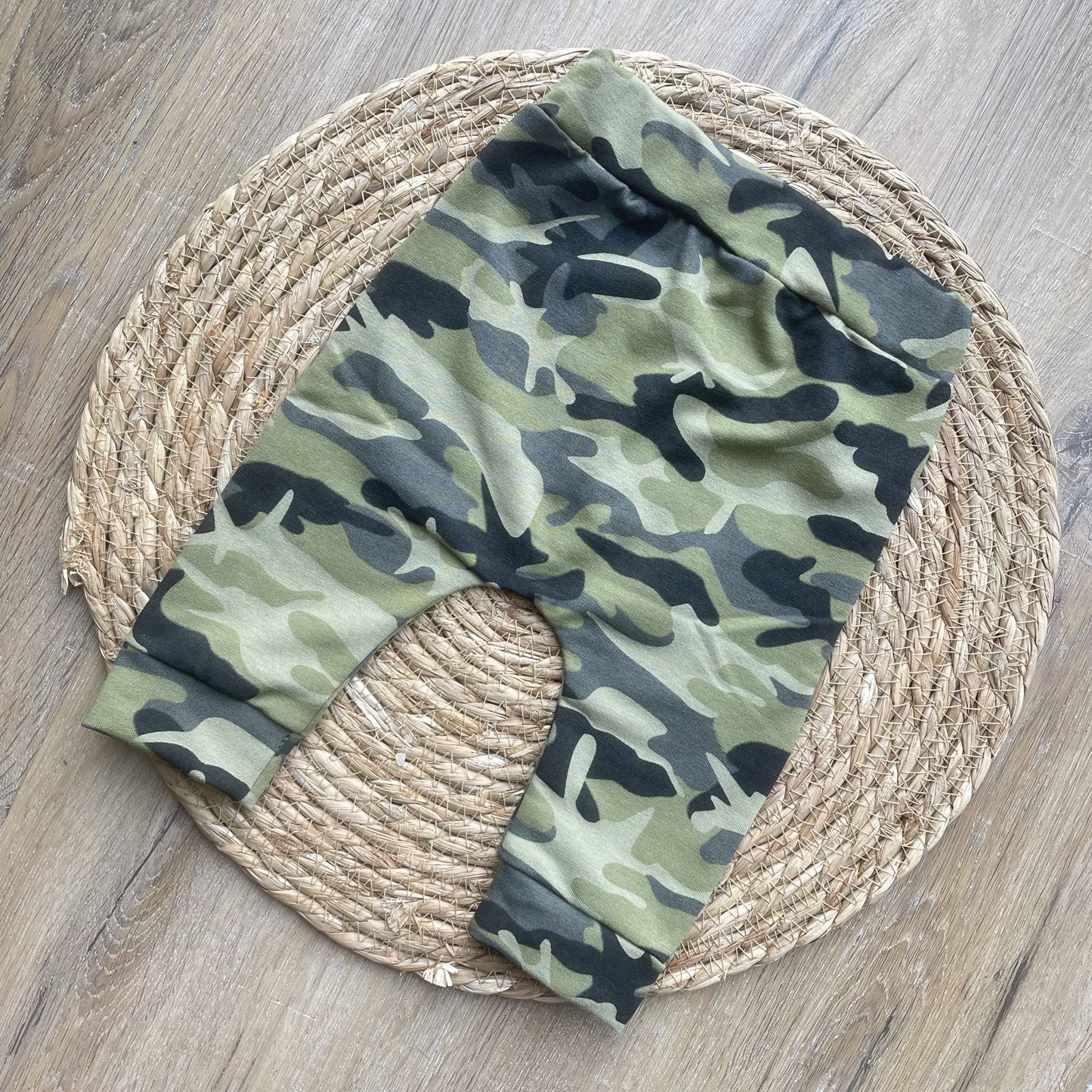 Babybroekje camo groen