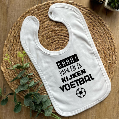 Shh! Papa en ik kijken voetbal!