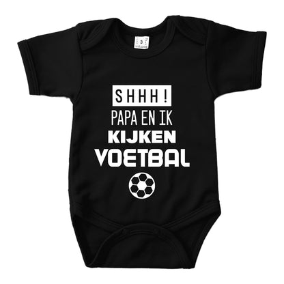 Shh! Papa en ik kijken voetbal